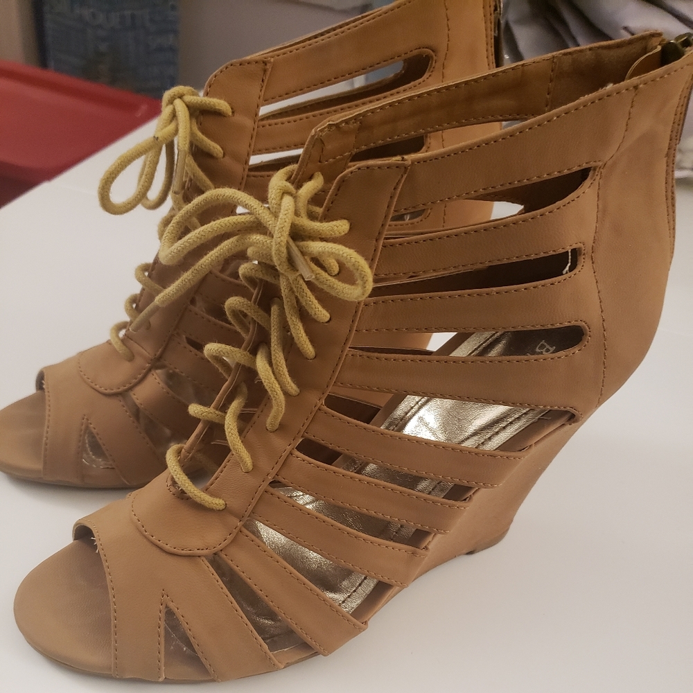 shoes - Picture 4 of 4